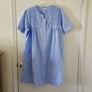 Miss Elaine Seersucker Blue/White Maxi Robe with Snap Down Front Size XL NWOT
